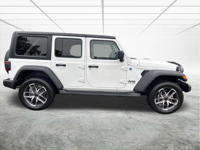 Photo of 2025 Bright White Clearcoat Jeep Wrangler
