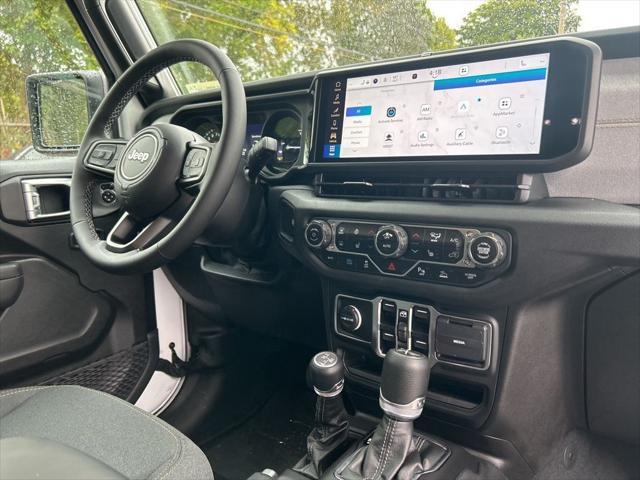 Photo of 2025 Bright White Clearcoat Jeep Wrangler