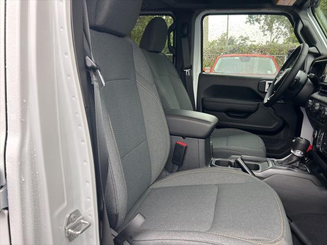 Photo of 2025 Bright White Clearcoat Jeep Wrangler