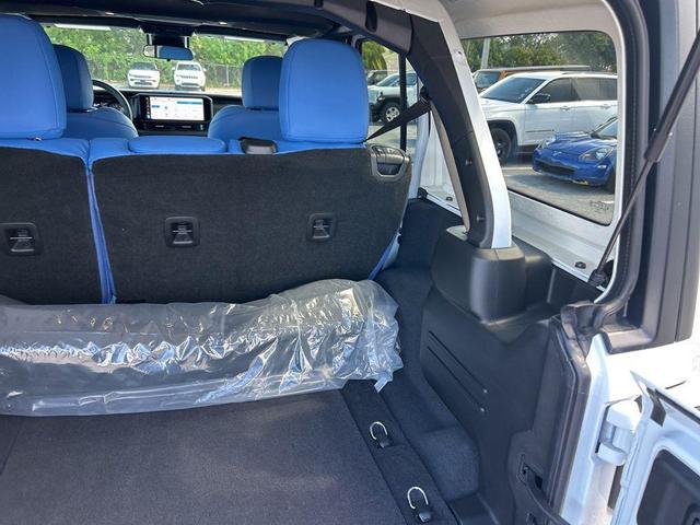 Photo of 2025 Bright White Clearcoat Jeep Wrangler