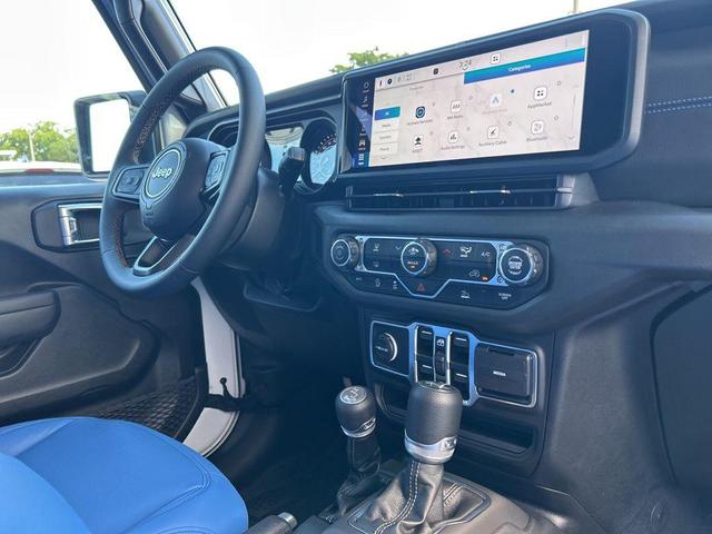 Photo of 2025 Bright White Clearcoat Jeep Wrangler