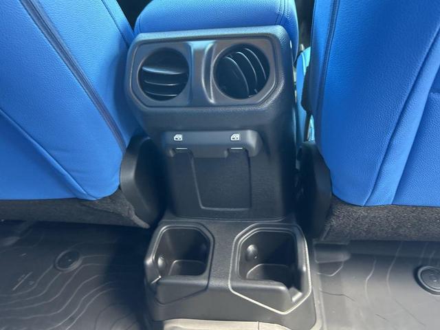 Photo of 2025 Bright White Clearcoat Jeep Wrangler
