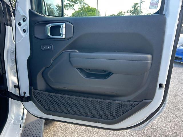 Photo of 2025 Bright White Clearcoat Jeep Wrangler