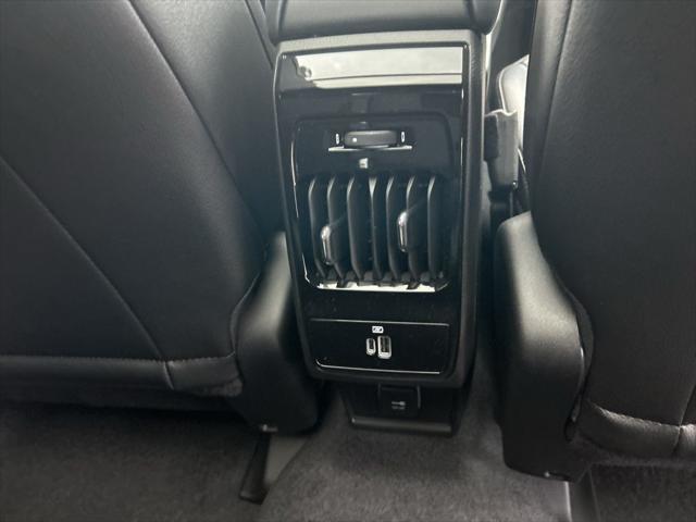 Photo of 2025 Diamond Black Crystal Pearlcoat Jeep Compass