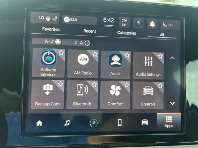 Photo of 2025 Diamond Black Crystal Pearlcoat Jeep Compass