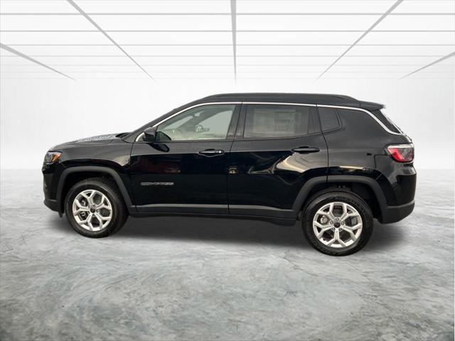 Photo of 2025 Diamond Black Crystal Pearlcoat Jeep Compass