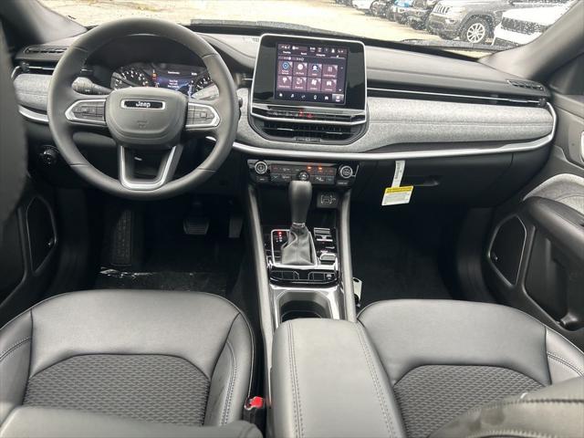 Photo of 2025 Diamond Black Crystal Pearlcoat Jeep Compass