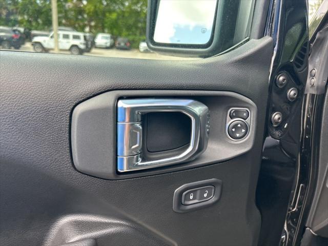 Photo of 2025 Black Clearcoat Jeep Gladiator