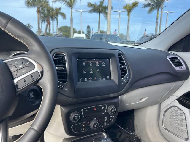 Photo of 2021 Diamond Black Crystal Pearlcoat Jeep Compass