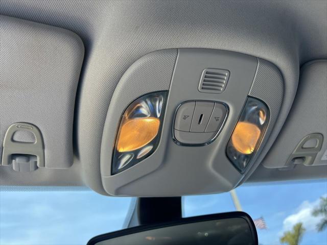Photo of 2021 Diamond Black Crystal Pearlcoat Jeep Compass