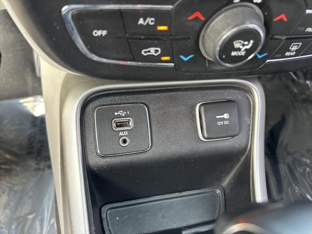 Photo of 2021 Diamond Black Crystal Pearlcoat Jeep Compass