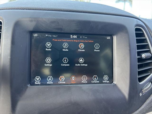 Photo of 2021 Diamond Black Crystal Pearlcoat Jeep Compass