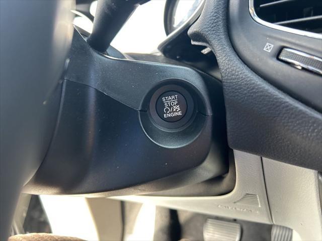 Photo of 2021 Diamond Black Crystal Pearlcoat Jeep Compass