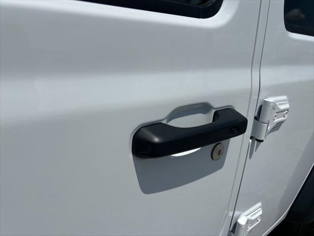 Photo of 2025 Bright White Clearcoat Jeep Wrangler
