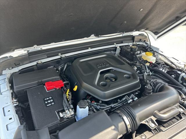 Photo of 2025 Bright White Clearcoat Jeep Wrangler