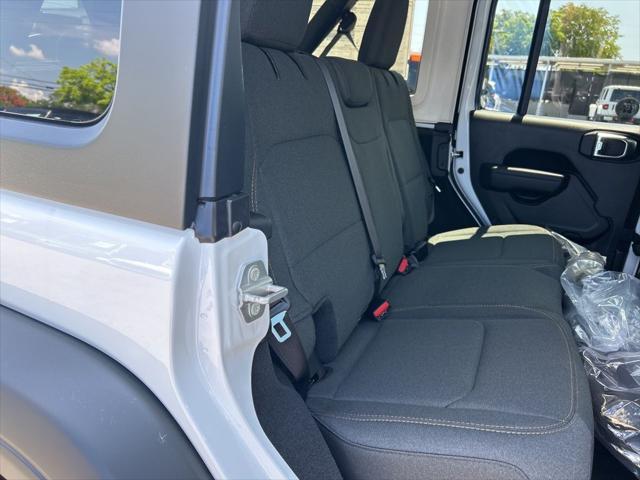 Photo of 2025 Bright White Clearcoat Jeep Wrangler