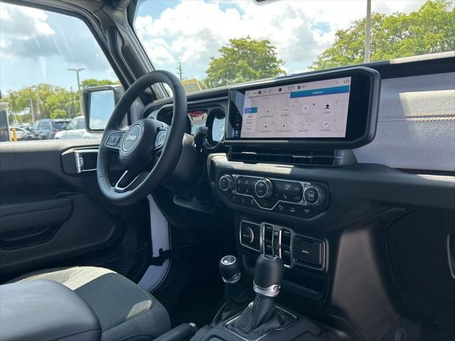 Photo of 2025 Bright White Clearcoat Jeep Wrangler