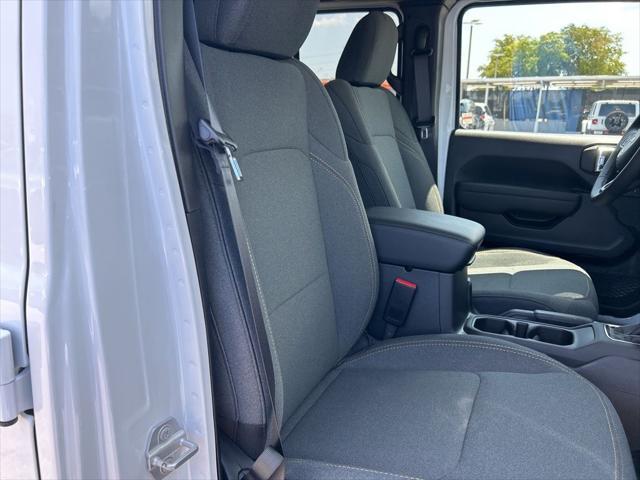 Photo of 2025 Bright White Clearcoat Jeep Wrangler