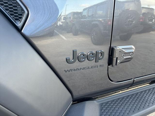 Photo of 2025 Granite Crystal Metallic Clearcoat Jeep Wrangler