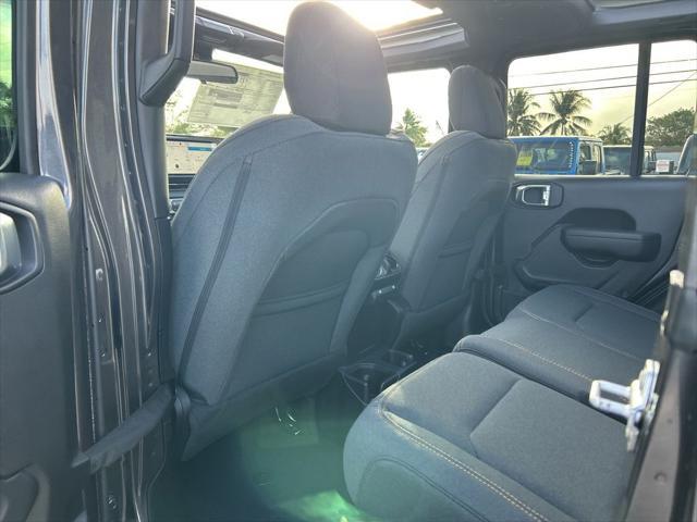 Photo of 2025 Granite Crystal Metallic Clearcoat Jeep Wrangler