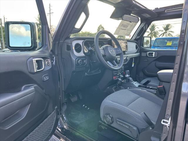 Photo of 2025 Granite Crystal Metallic Clearcoat Jeep Wrangler