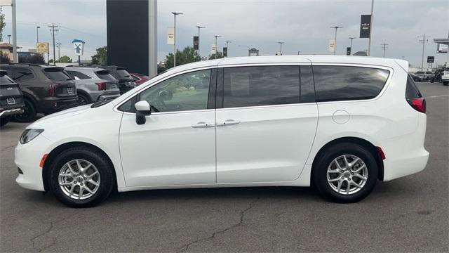 Photo of 2022 Bright White Clearcoat Chrysler Voyager