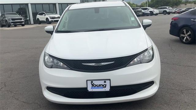 Photo of 2022 Bright White Clearcoat Chrysler Voyager