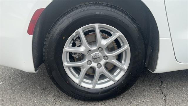 Photo of 2022 Bright White Clearcoat Chrysler Voyager