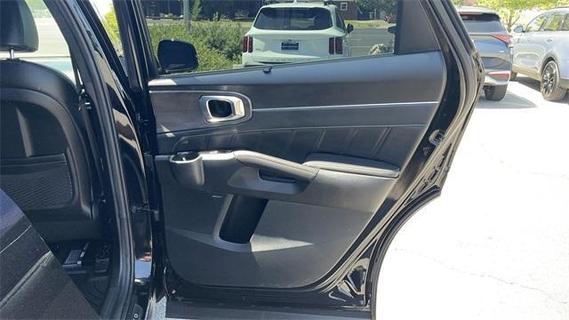 Photo of 2025 Ebony Black Kia Sorento
