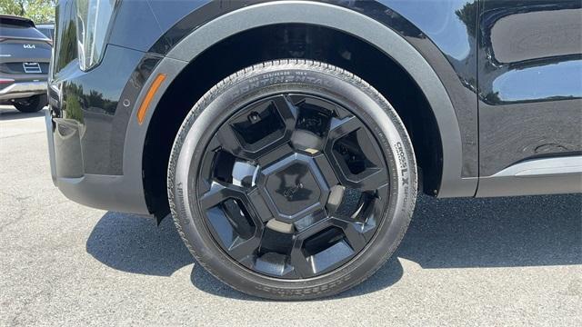 Photo of 2025 Ebony Black Kia Sorento
