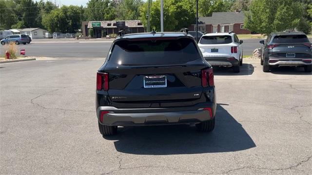 Photo of 2025 Ebony Black Kia Sorento