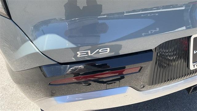 Photo of 2024 Iceberg Green Kia EV9