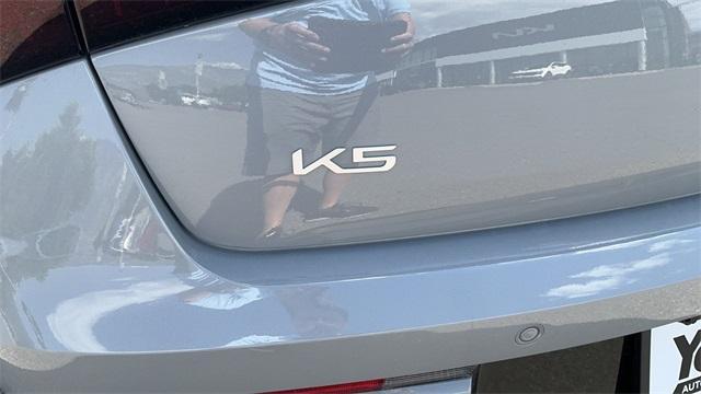 Photo of 2025 Wolf Gray Kia K5