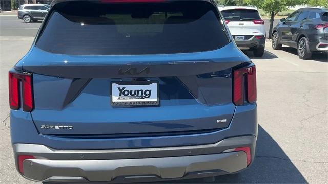 Photo of 2025 Midnight Black Kia Sorento