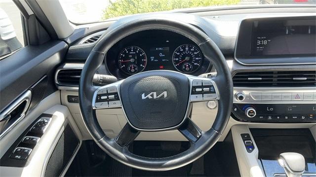 Photo of 2022 Glacial White Pearl Kia Telluride