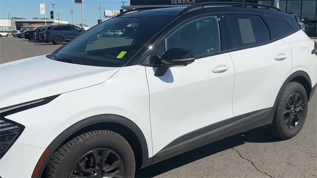 Photo of 2024 Glacier White Pearl Kia Sportage