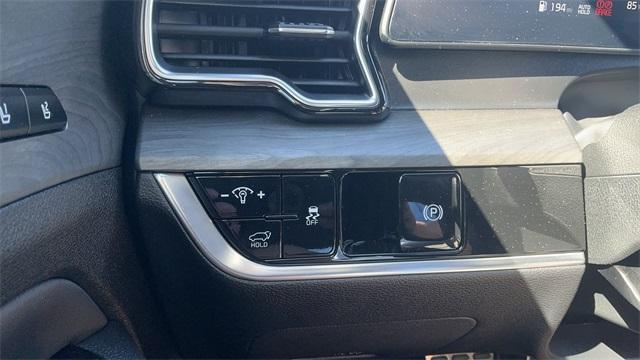 Photo of 2024 Glacier White Pearl Kia Sportage