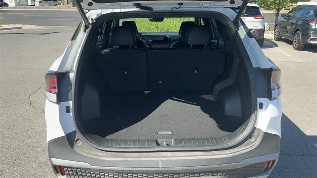 Photo of 2024 Glacier White Pearl Kia Sportage