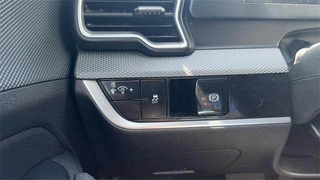 Photo of 2023 Steel Gray Kia Sportage