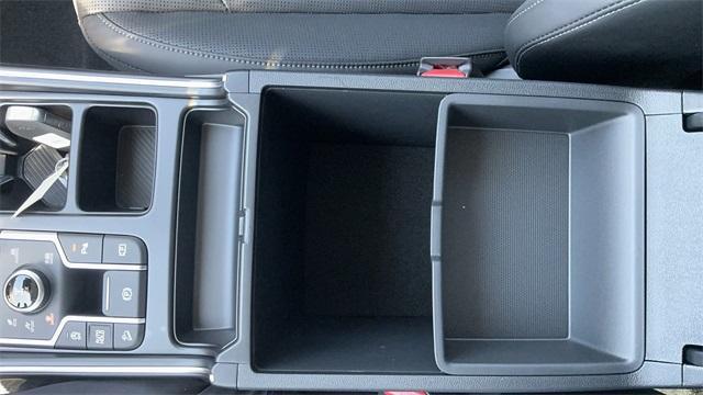 Photo of 2025 Everlasting Silver Kia Sorento