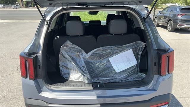 Photo of 2025 Everlasting Silver Kia Sorento