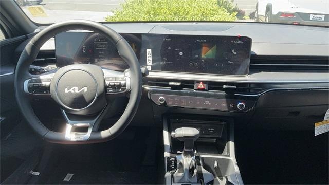 Photo of 2025 Wolf Gray Kia K5