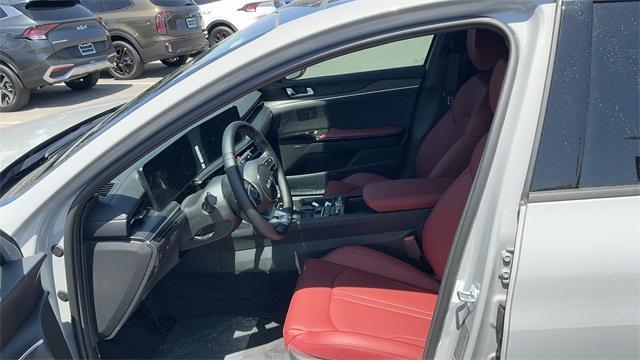 Photo of 2025 Wolf Gray Kia K5