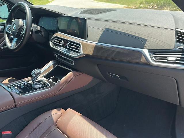 Photo of 2022 White BMW X6