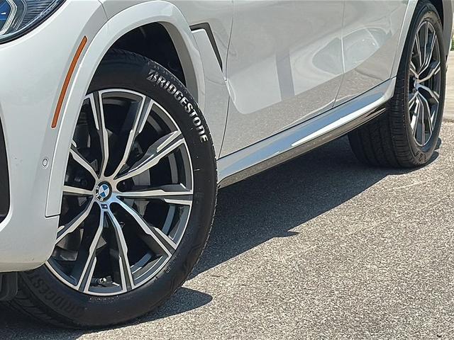 Photo of 2022 White BMW X6