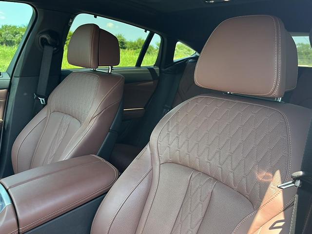 Photo of 2022 White BMW X6