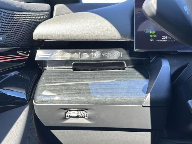 Photo of 2025 Blue BMW 530