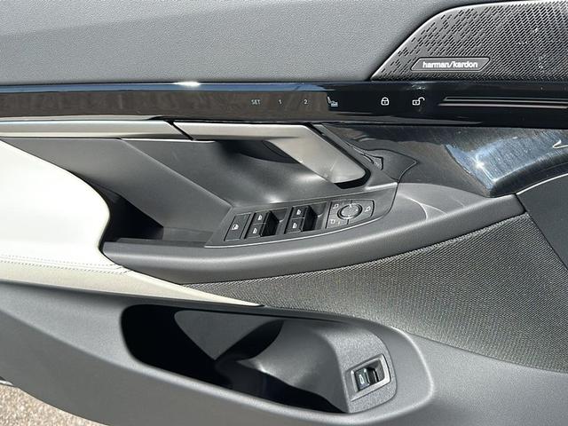 Photo of 2025 Blue BMW 530