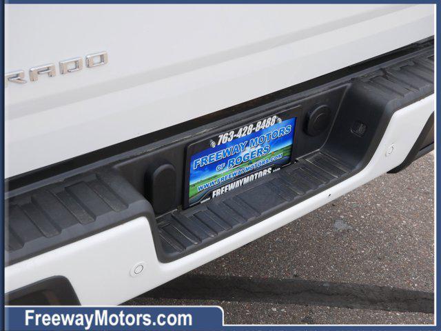 Photo of 2022 Summit White Chevrolet Colorado