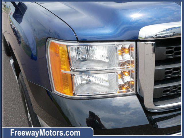 Photo of 2011 Midnight Blue Metallic GMC Sierra 2500